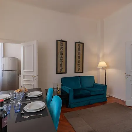 Seta Spacious Next To The Duomo 아파트 *