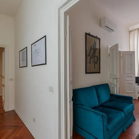 Seta Spacious Next To The Duomo 아파트 *