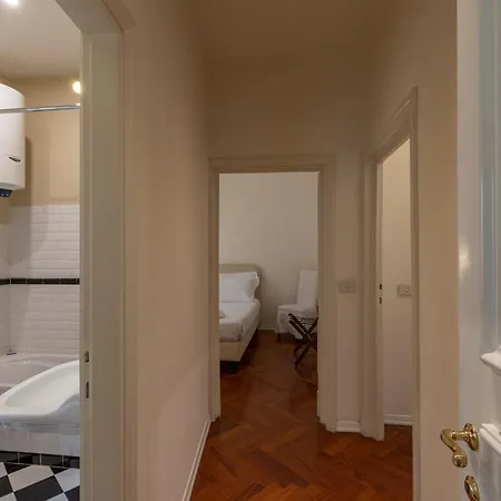 Seta Spacious Next To The Duomo 아파트
