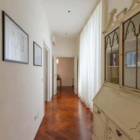 아파트 Seta Spacious Next To The Duomo