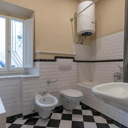 Seta Spacious Next To The Duomo فلورنس