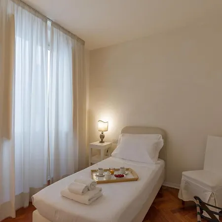 Seta Spacious Next To The Duomo فلورنس